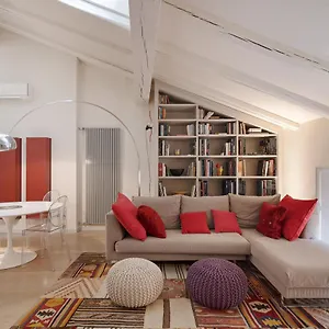  Apartment In The Shadow Of The Two Towers Italy